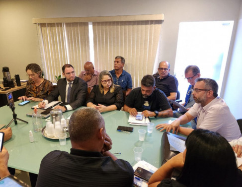 Reunio do gabinete de crise da Dengue