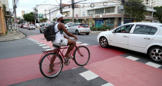 Ciclistas na ciclofaixa (Fotos: Rodrigo Silveira)