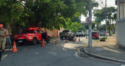 Carro e moto colidiram nesta quarta