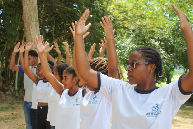 Programa oferece oficinas de teatro, canto, dança, artes plásticas, fotografia e cinema