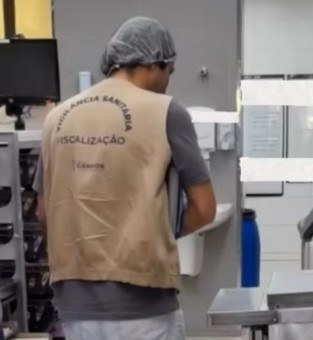 Agente da VISA de Campos em outra a&ccedil;&atilde;o de fiscaliza&ccedil;&atilde;o