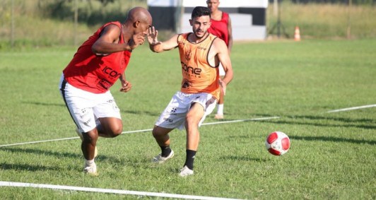 Treino do Americano (Foto: Rodrigo Silveira)