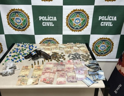 Homens presos por tráfico de drogas, em Guarus