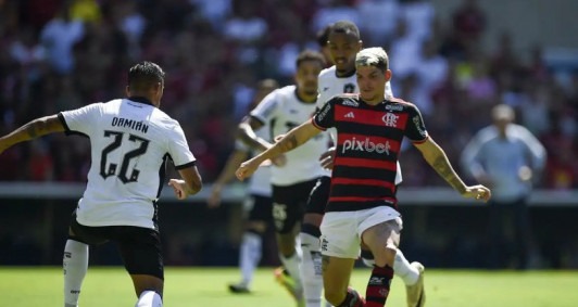 Botafogo vence o Flamengo
