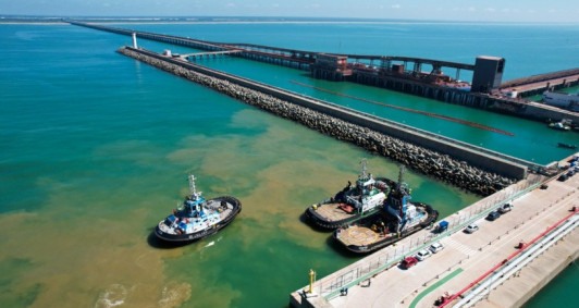 Estrutura permite atracação de até quatro rebocadores