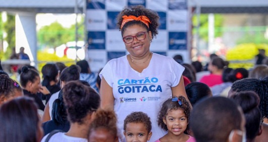 Mulher com crianças