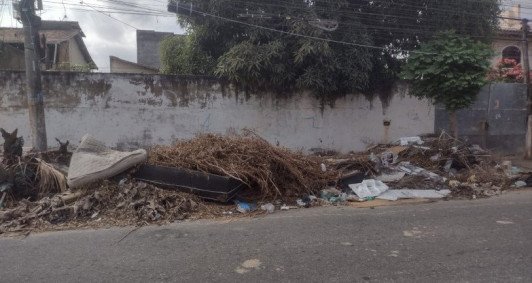 Ac&uacute;mulo de lixo no Parque Ros&aacute;rio, em Campos
