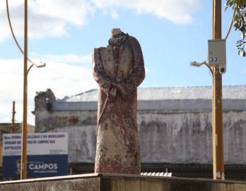 Estátua foi vandalizada em agosto de 2023