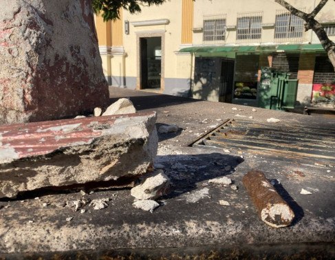 Fragmentos da cabea da esttua (Foto: Arquivo/ Genilson Soares)