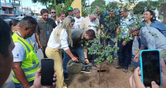 Plantio de primeira árvore do projeto Vias Verdes