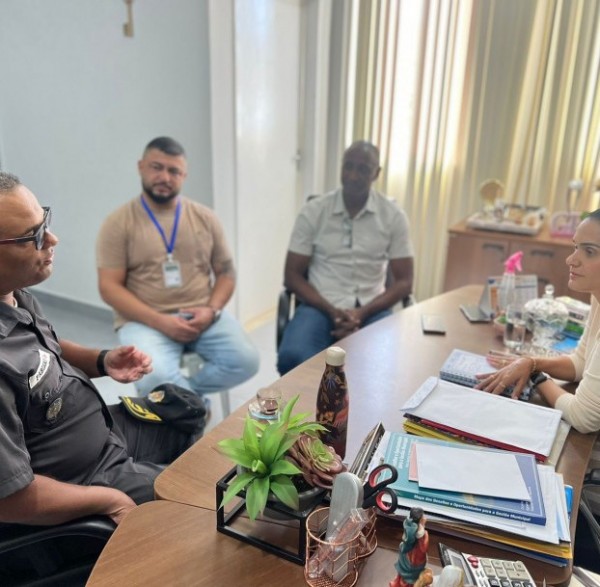 Reuni&atilde;o no gabinete da prefeita