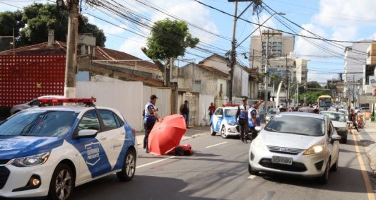 Motociclista fica ferida em acidente na Pelinca, em Campos
