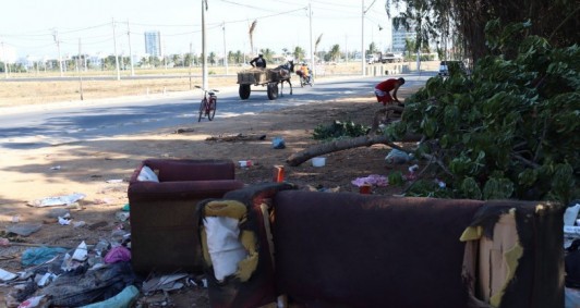 Acúmulo de lixo e entulho no Jóquei Clube (Fotos: Genilson Pessanha)
