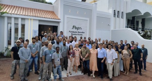 Centro administrativo conta com sala de reunião com equipamentos de alta tecnologia - Foto: Divulgação 