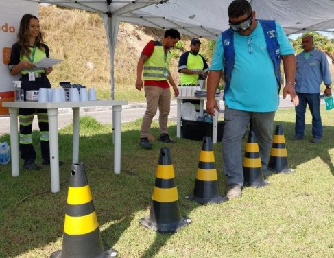 Arteris Fluminense alerta os caminhoneiros sobre riscos de dirigir com sono