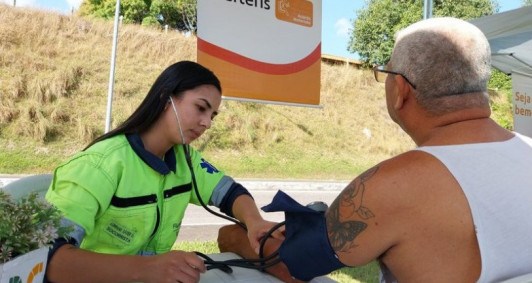 Arteris Fluminense alerta os caminhoneiros sobre riscos de dirigir com sono