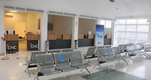 Área de check-in do Aeroporto Bartolomeu Lisandro, em Campos