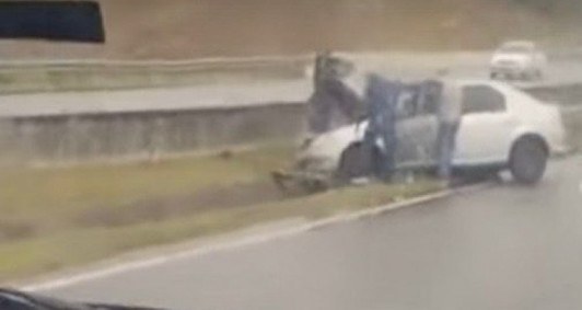 O acidente aconteceu no km 92, da BR-101, na altura de Ibititoca