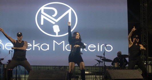 Rebeka Monteiro se apresenta na 372ª Festa do Santíssimo Salvador