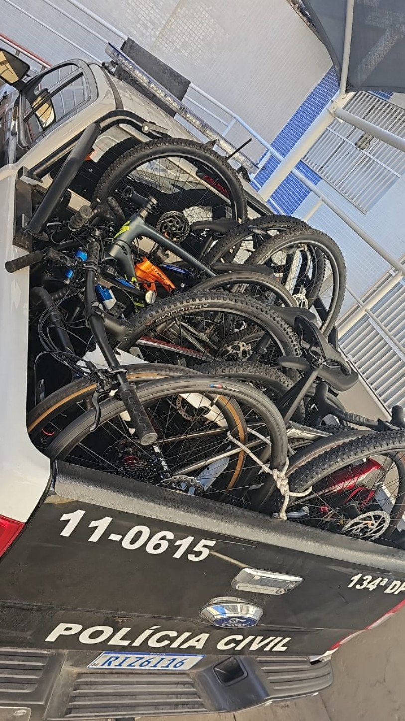 Bikes foram localizadas pela polícia junto à quadrilha e recuperadas