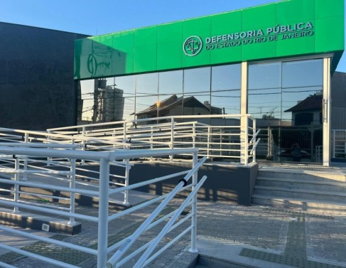 Prédio fica ao lado do Fórum