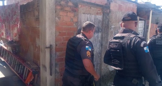 Dois homens foram presos durante a operação 