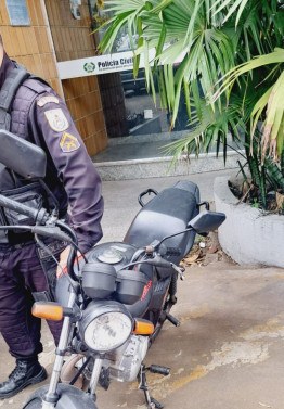 Uma moto tida como furtada foi recuperada 