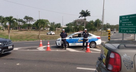 Caminhões com mais de quatro eixos estão proibidos de trafegar pelas vias municipais de Campos