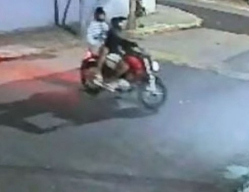 Suspeitos de atirar no jovem 