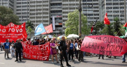 Reitoria pede que estudantes desocupem prédio voluntariamente