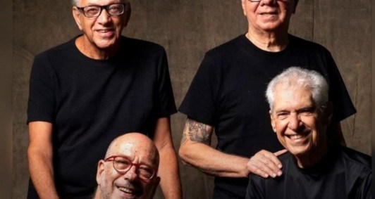 Grupo se apresenta no Teatro Sesi