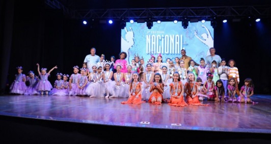 Mais de 400 bailarinos compareceram ao Festival Nacional de Dan&ccedil;a em S&atilde;o Jo&atilde;o da Barra