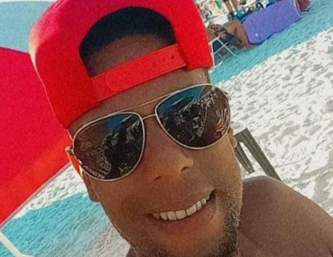 A vítima foi identificada como Alan Paulino Alves, de 46 anos 