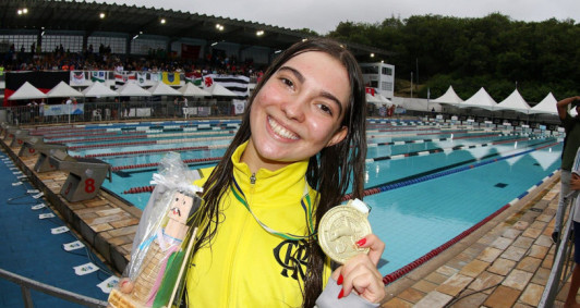 Nicole de Thuin conquista mais uma medalha em campeonato de natação