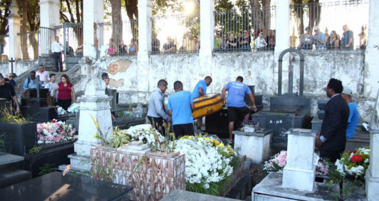 Corpo do médico foi enterrado no cemitério do Caju 
