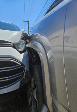 Acidente depois de roubo de carro