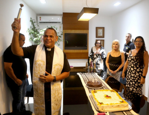 B&ecirc;n&ccedil;&atilde;o de 47 anos de Folha da Manh&atilde; 