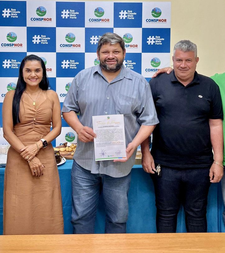 Geane, prefeita de Cardoso Moreira, Paulinho da Refrigeração, prefeito de Pádua e Gean Marcos, prefeito de SJ de Ubá