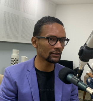 Vin&iacute;cius Madureira no Folha no Ar