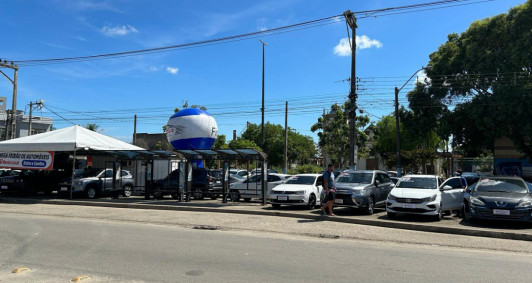 Estacionamento irregular em praa de Goitacazes