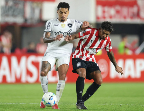 Botafogo &eacute; derrotado pelo Estudiantes e se complica na Libertadores