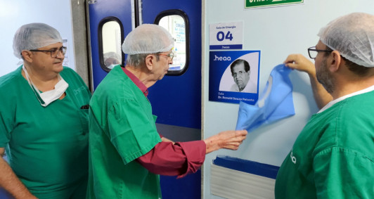 Dr. Ronald recebe homenagem no HEAA