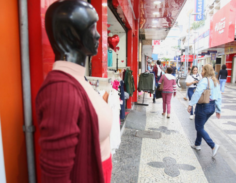 Movimento no comércio