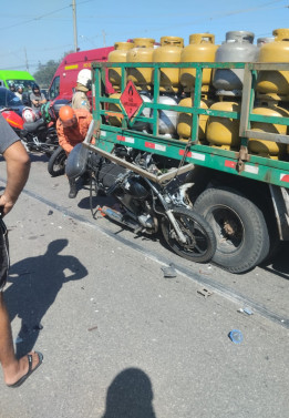 Motociclista morre em acidente envolvendo caminh&atilde;o de g&aacute;s