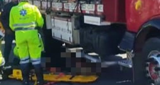 Colisão entre bicicleta elétrica e caminhão