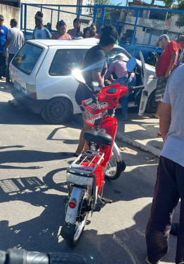 Carro de ex-policial colide em muro de creche ap&oacute;s tentativa de homic&iacute;dio