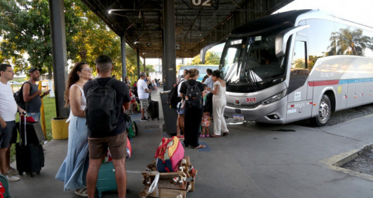 Movimenta&ccedil;&atilde;o de pessoas nas rodovi&aacute;rias de Campos durante as festas de fim de ano