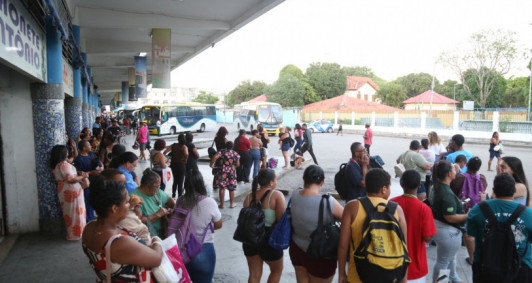 Movimenta&ccedil;&atilde;o de pessoas nas rodovi&aacute;rias de Campos durante as festas de fim de ano