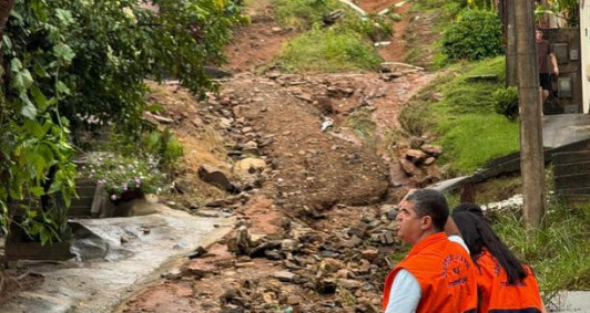 For&ccedil;a Tarefa da Prefeitura de Itaperuna est&aacute; nas ruas solucionando problemas causados pelas chuvas 