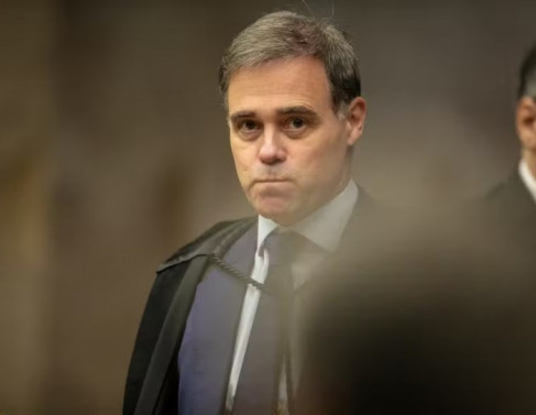 Ministro Andr&eacute; Mendon&ccedil;a